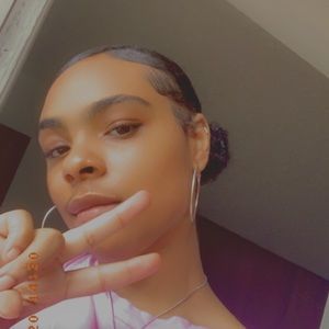 Meet your Posher, Ajenae